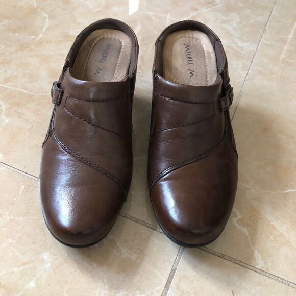 Michel M Low Heels Womens Size 7M - Picture 1 of 3